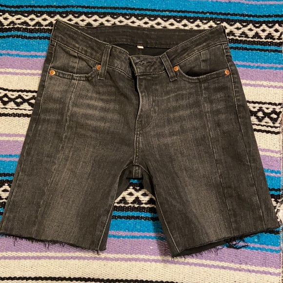 Cutoff black Levi Short - Picture 1 of 4